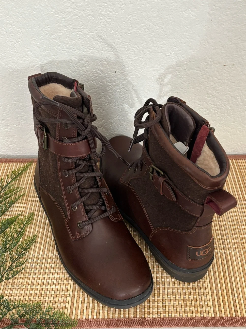 UGG Woman 1005264 Waterproof Lace Up Bootie Size: 9